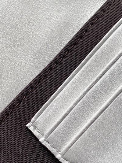 フェンディバッグ角部分ディテール